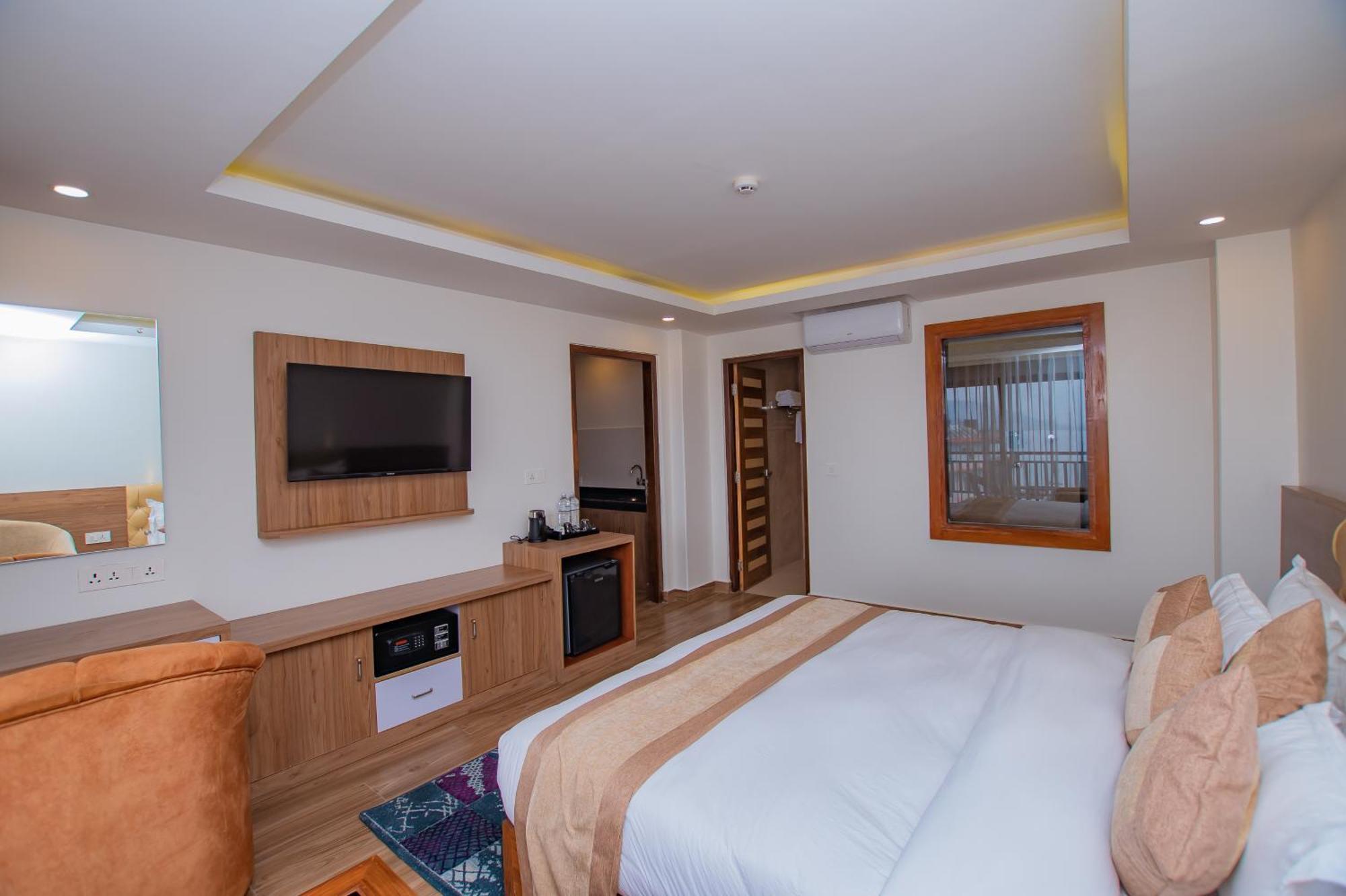 Hotel Pokhara Village & Spa Dış mekan fotoğraf