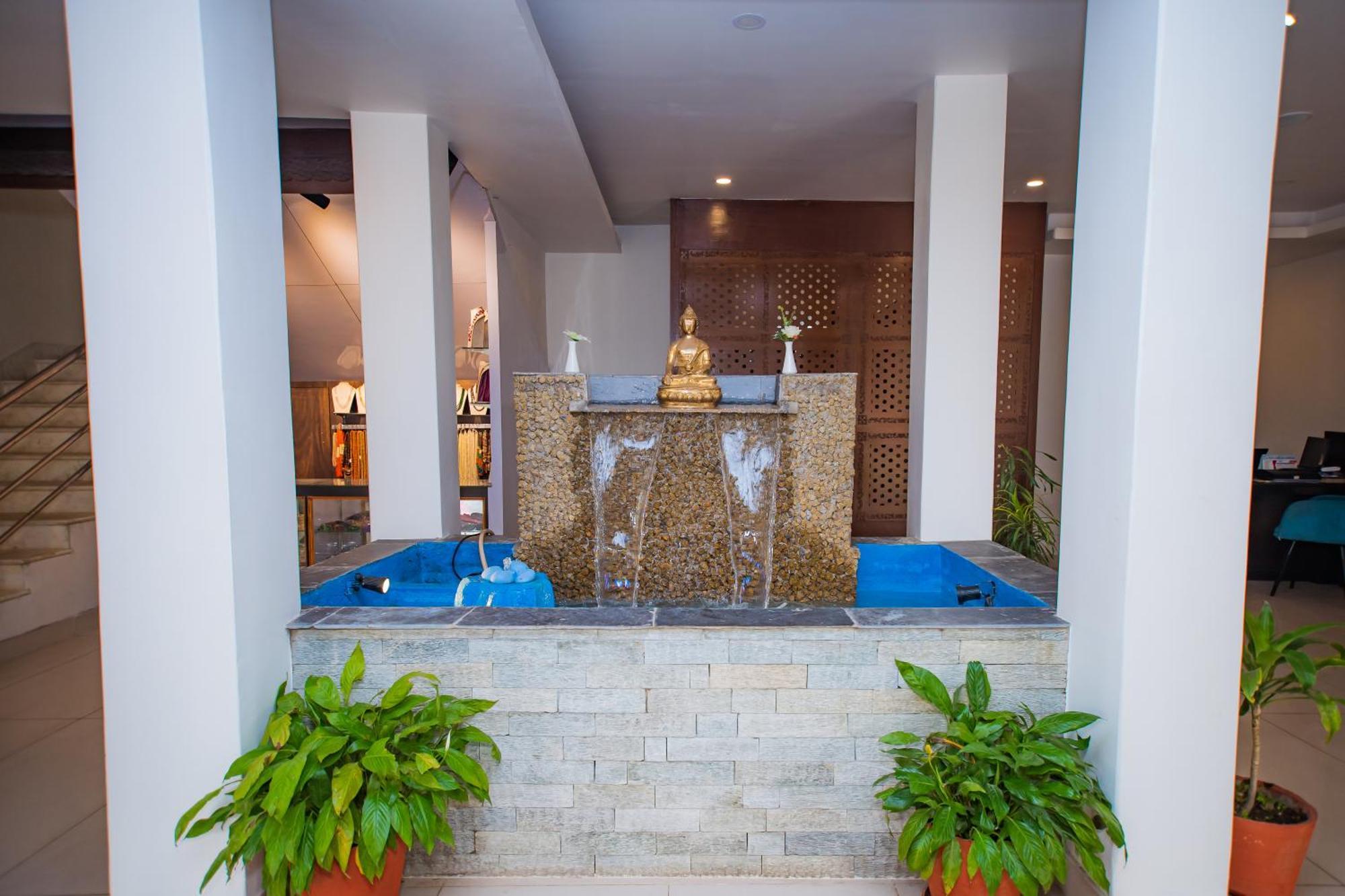 Hotel Pokhara Village & Spa Dış mekan fotoğraf