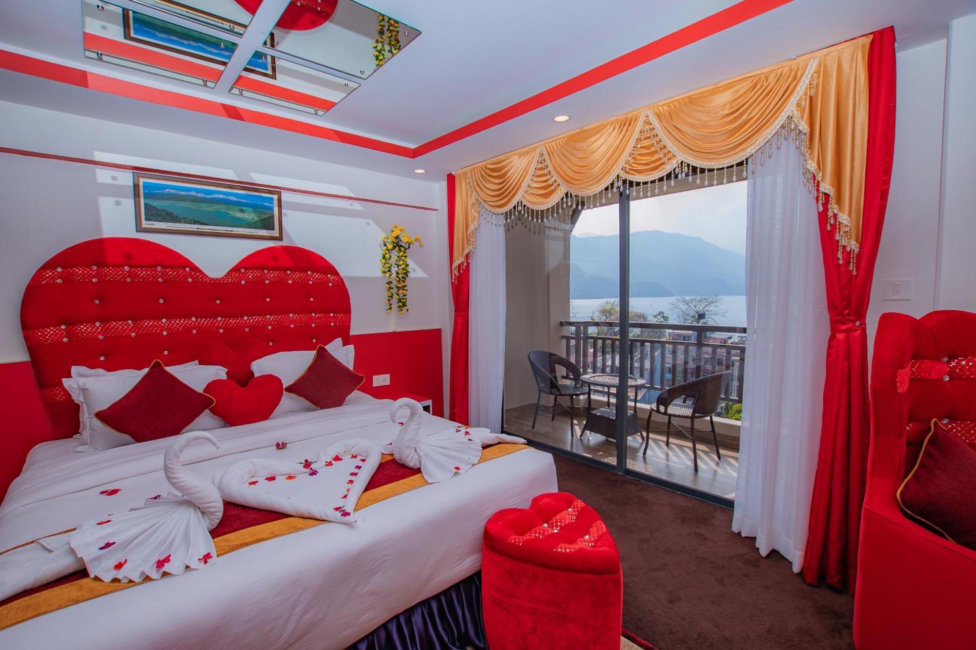 Hotel Pokhara Village & Spa Dış mekan fotoğraf