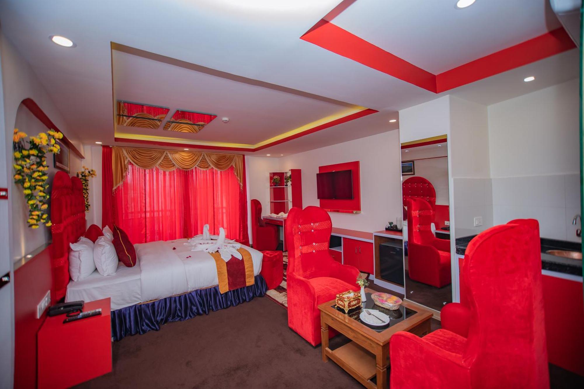 Hotel Pokhara Village & Spa Dış mekan fotoğraf