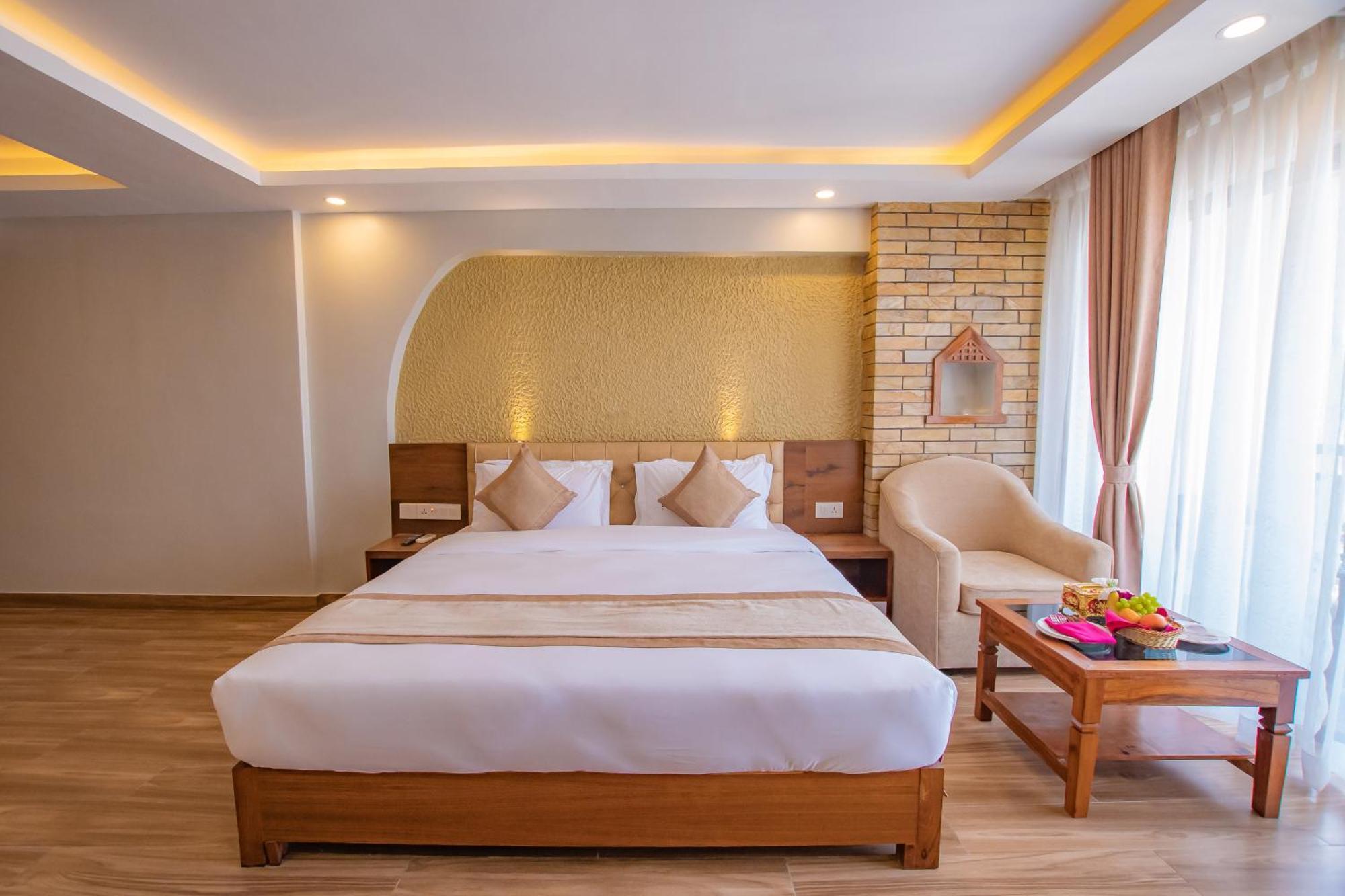 Hotel Pokhara Village & Spa Dış mekan fotoğraf