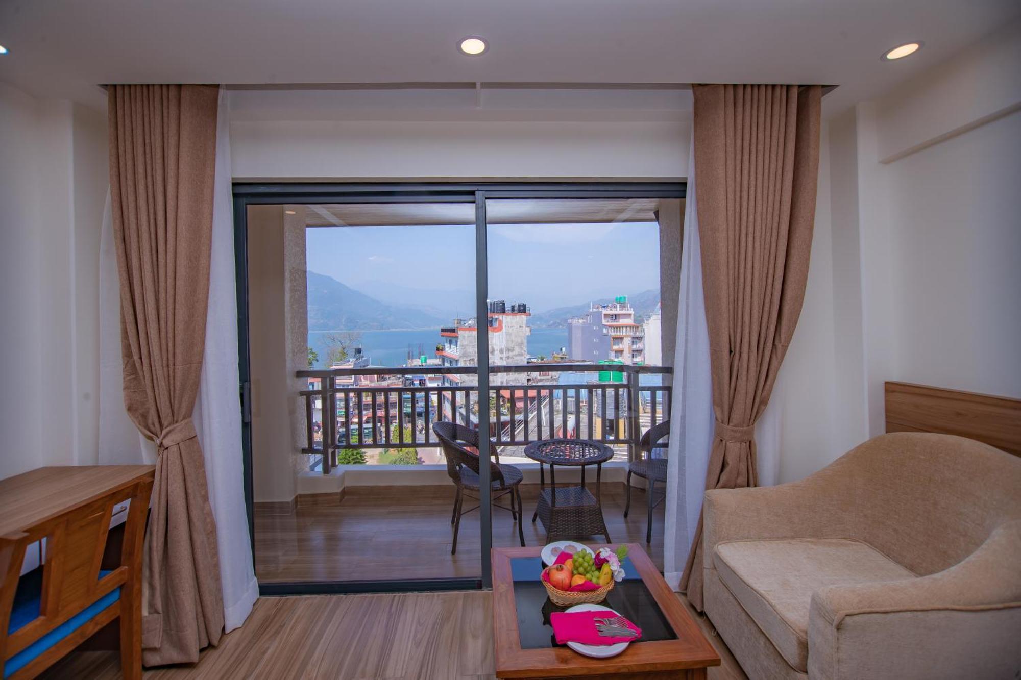Hotel Pokhara Village & Spa Dış mekan fotoğraf