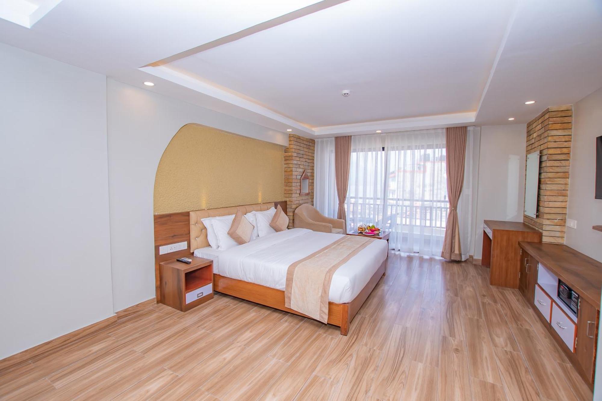 Hotel Pokhara Village & Spa Dış mekan fotoğraf