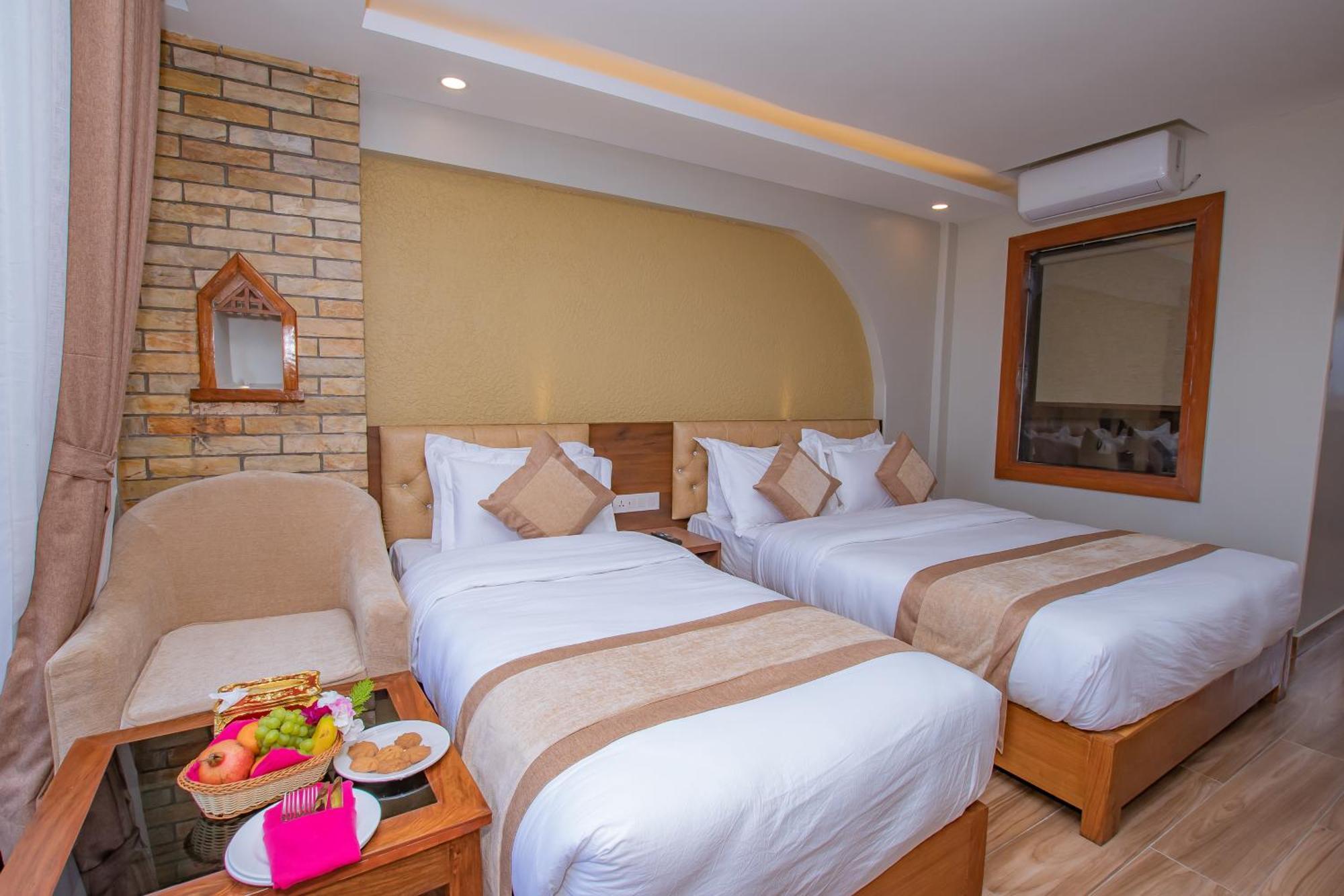 Hotel Pokhara Village & Spa Dış mekan fotoğraf