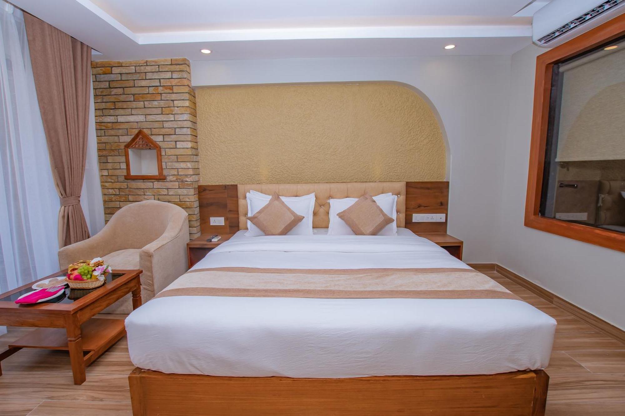 Hotel Pokhara Village & Spa Dış mekan fotoğraf