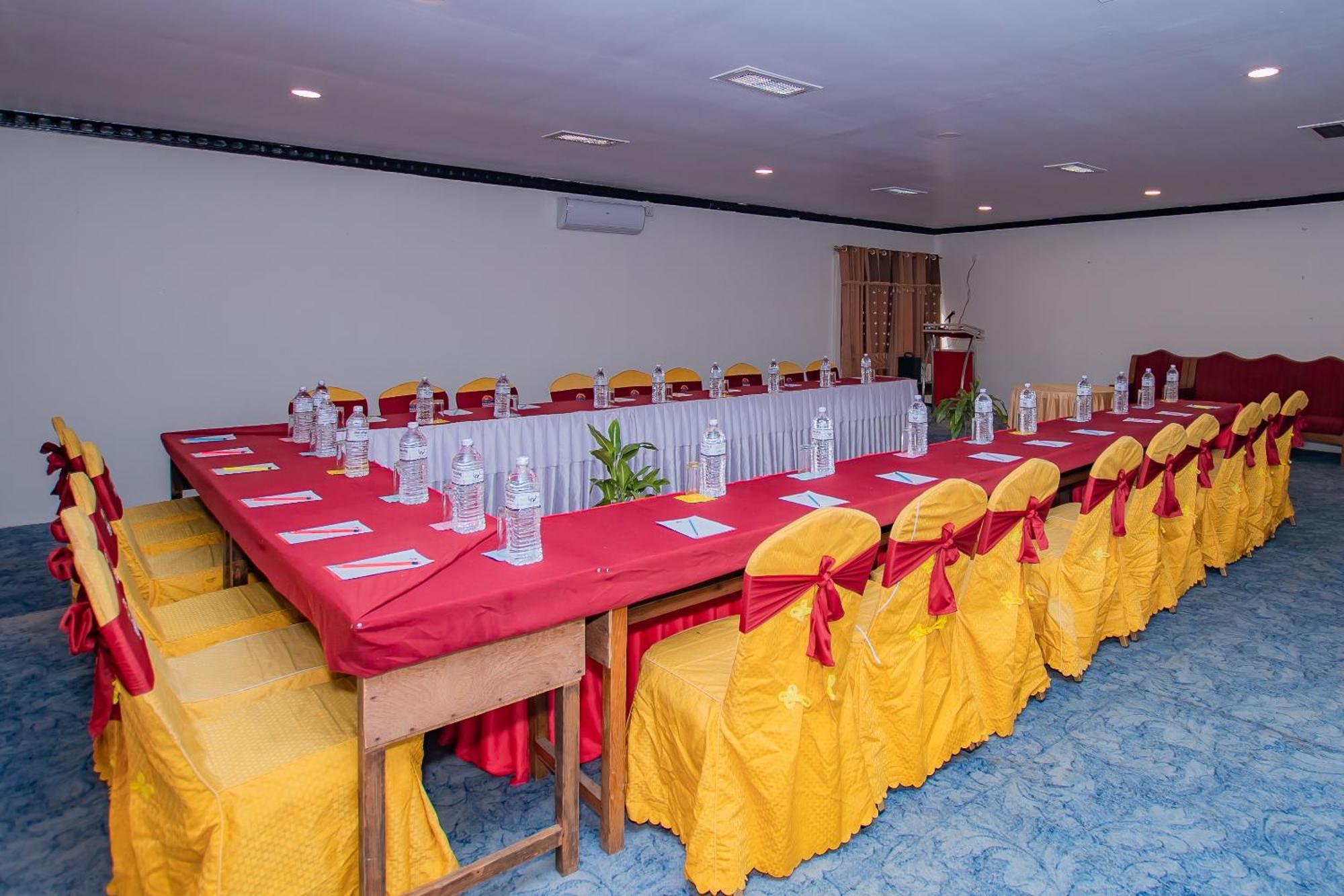 Hotel Pokhara Village & Spa Dış mekan fotoğraf