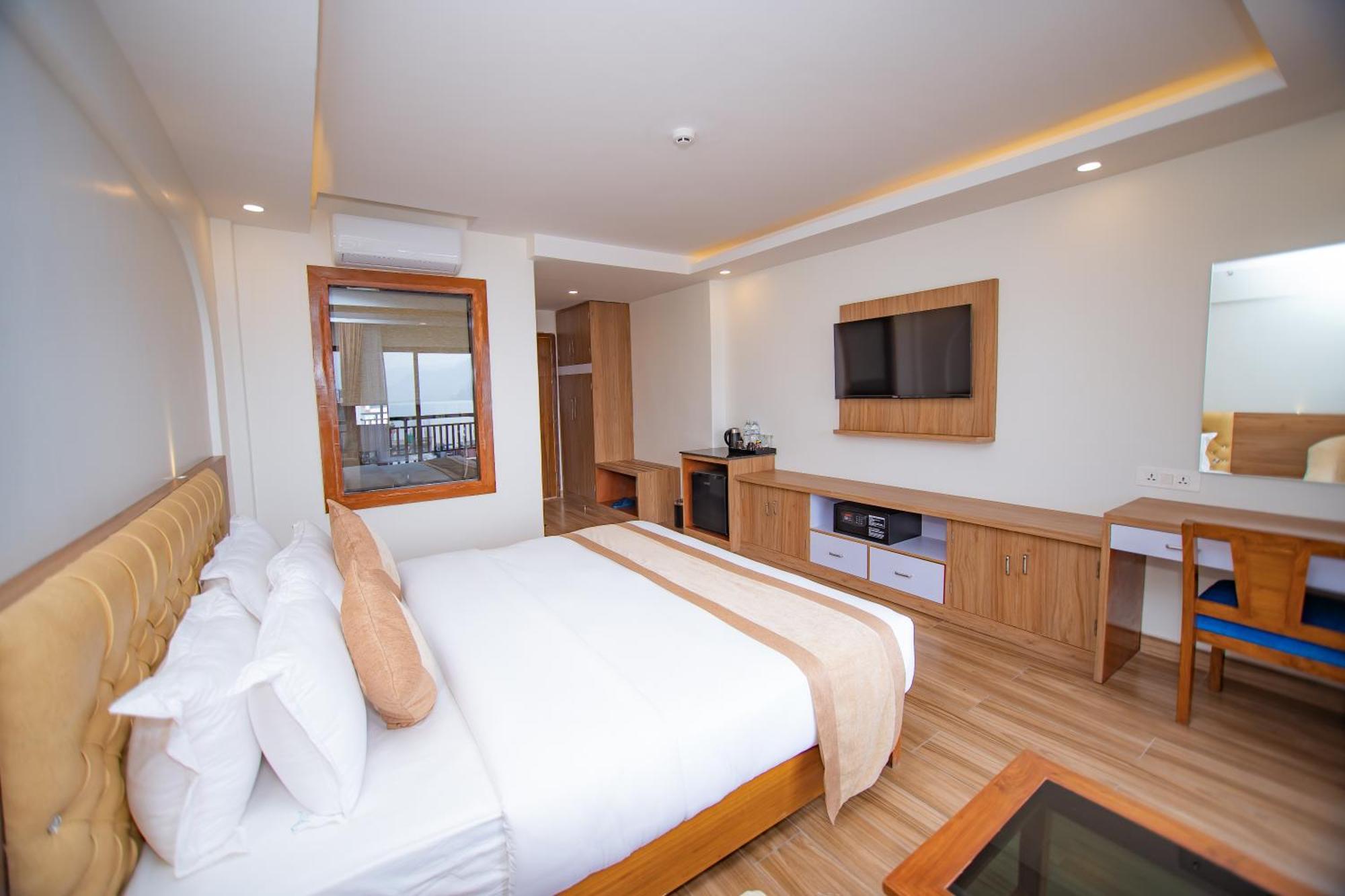 Hotel Pokhara Village & Spa Dış mekan fotoğraf
