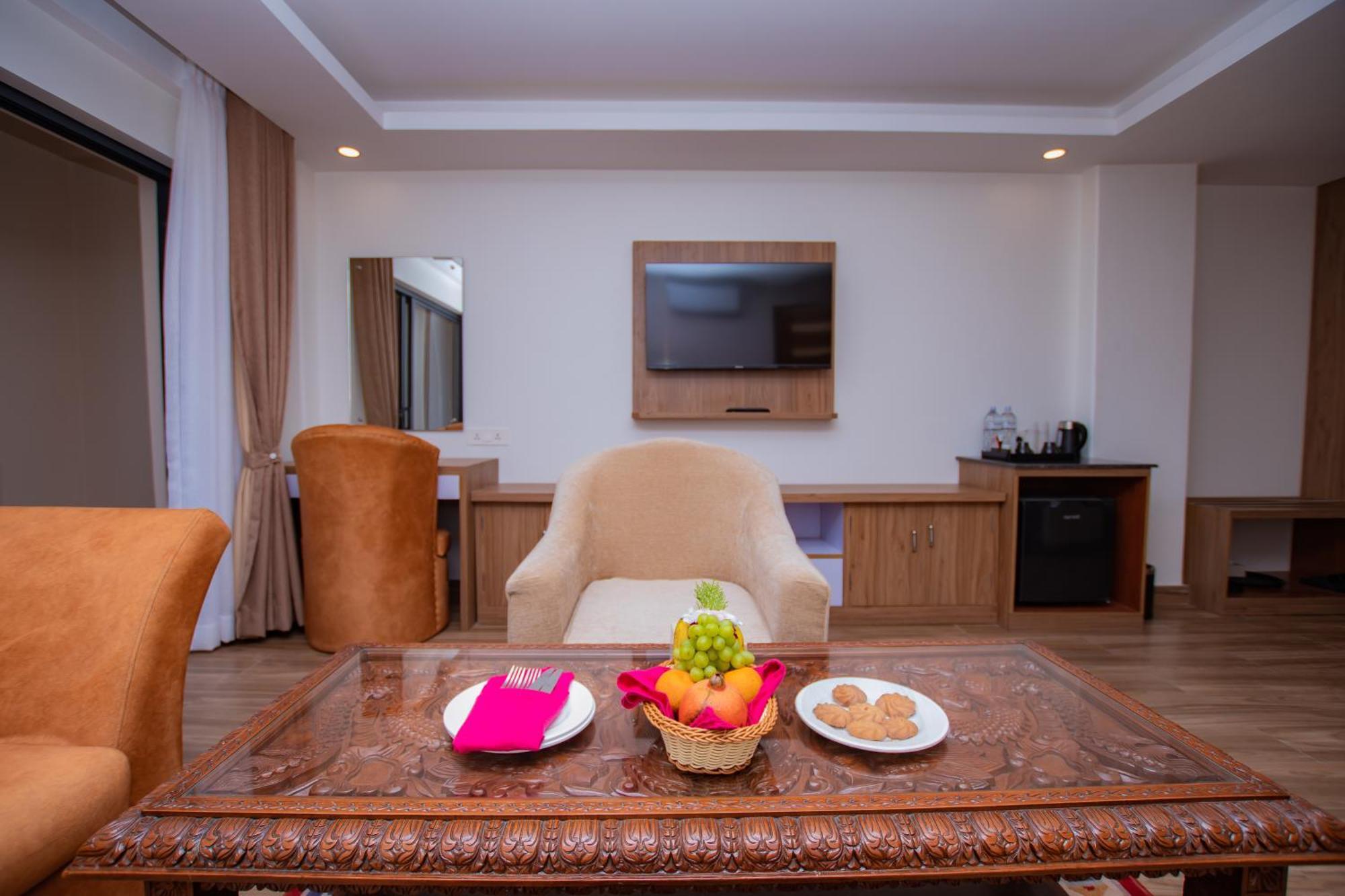 Hotel Pokhara Village & Spa Dış mekan fotoğraf