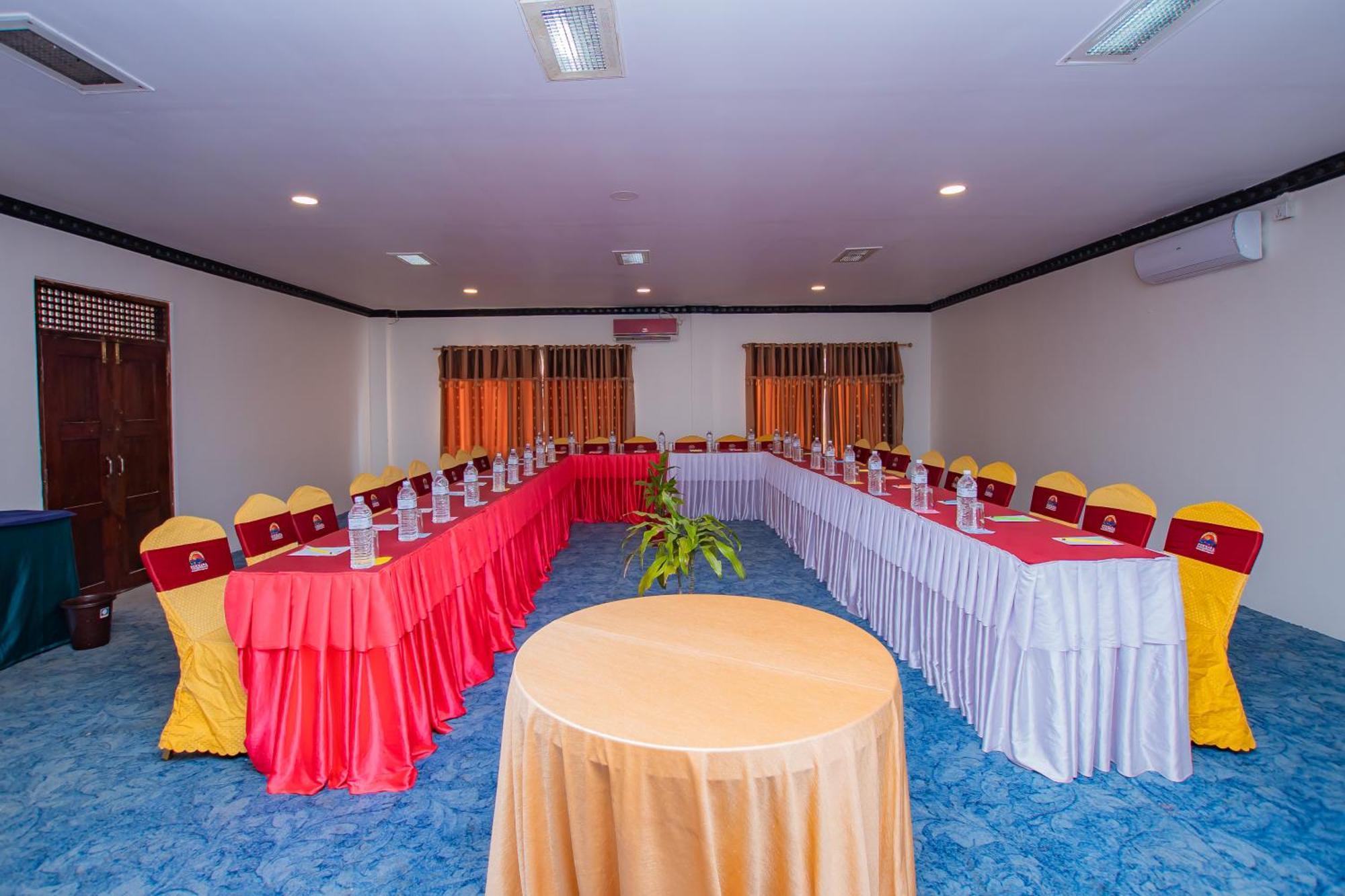 Hotel Pokhara Village & Spa Dış mekan fotoğraf