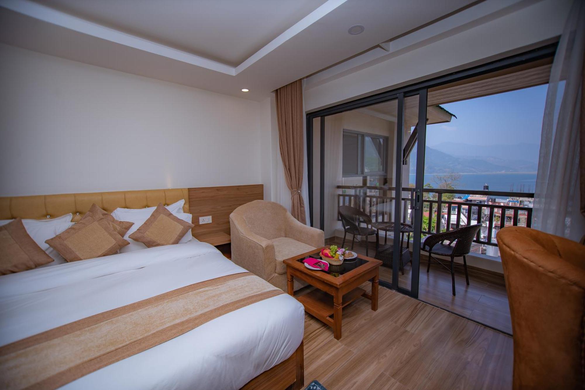 Hotel Pokhara Village & Spa Dış mekan fotoğraf