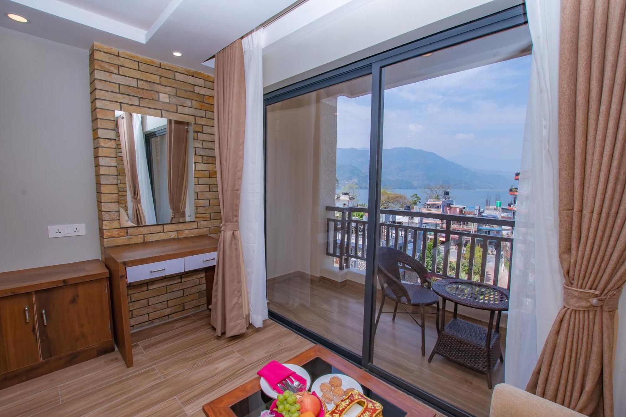 Hotel Pokhara Village & Spa Dış mekan fotoğraf