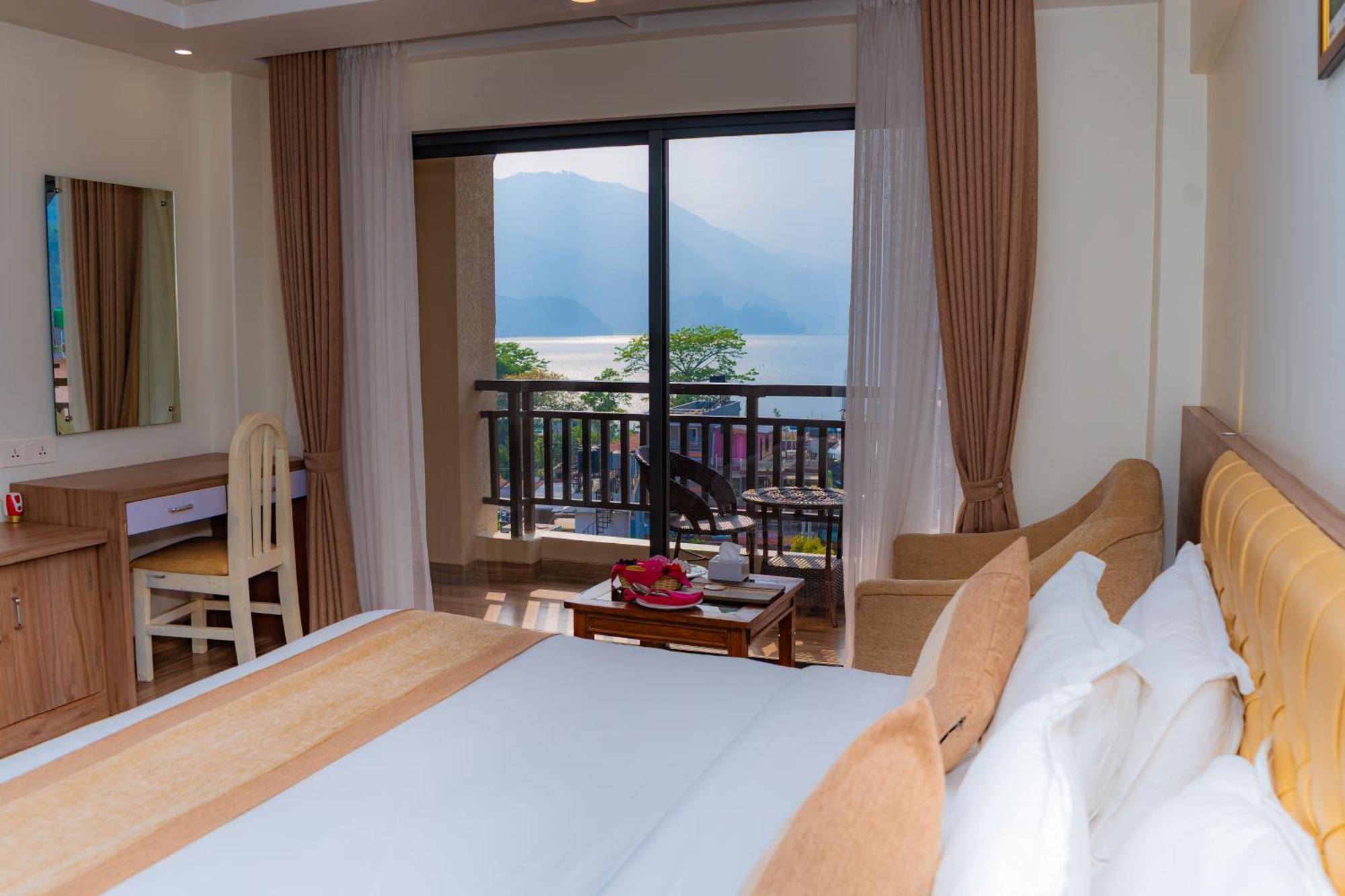 Hotel Pokhara Village & Spa Dış mekan fotoğraf