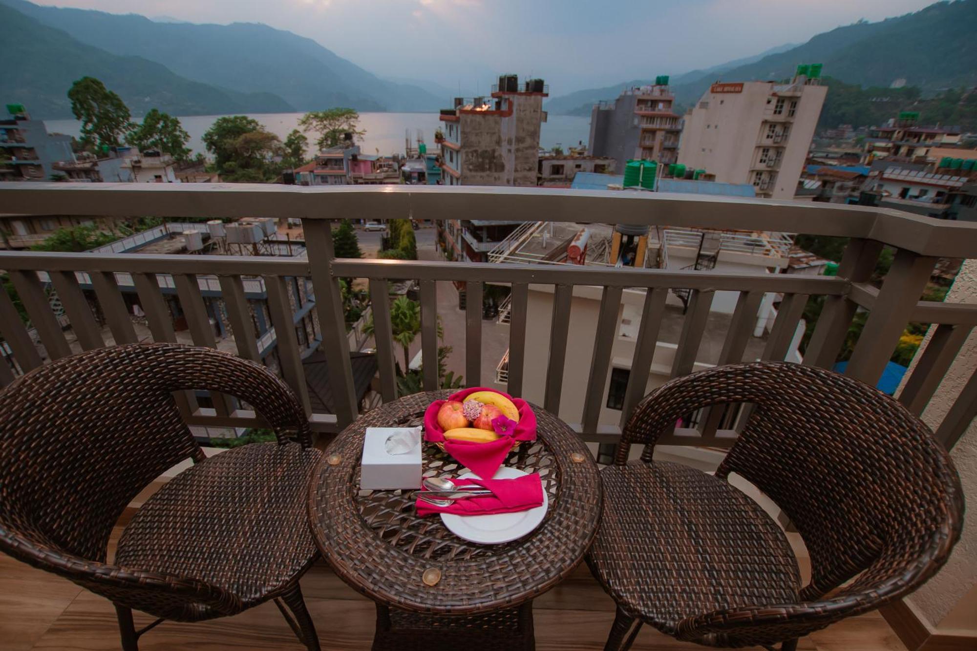 Hotel Pokhara Village & Spa Dış mekan fotoğraf