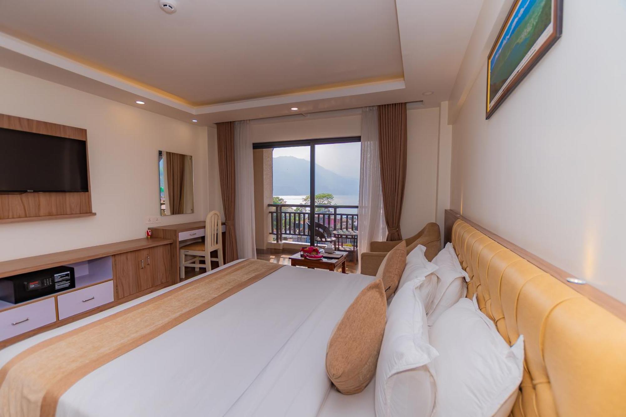 Hotel Pokhara Village & Spa Dış mekan fotoğraf